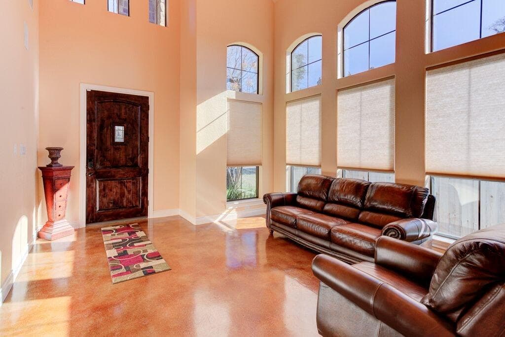 Sunny front entry / sitting room.